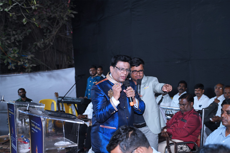 On January 13 and 14, 2024, thousands gathered for Grace Ministry's two-day prayer meeting at Sion on the Mumbai grounds. The two-day prayer assembly drew attendees from around Mumbai. This is a detailed report of the Day 2 prayer meeting conducted in Koliwada, Dharavi.